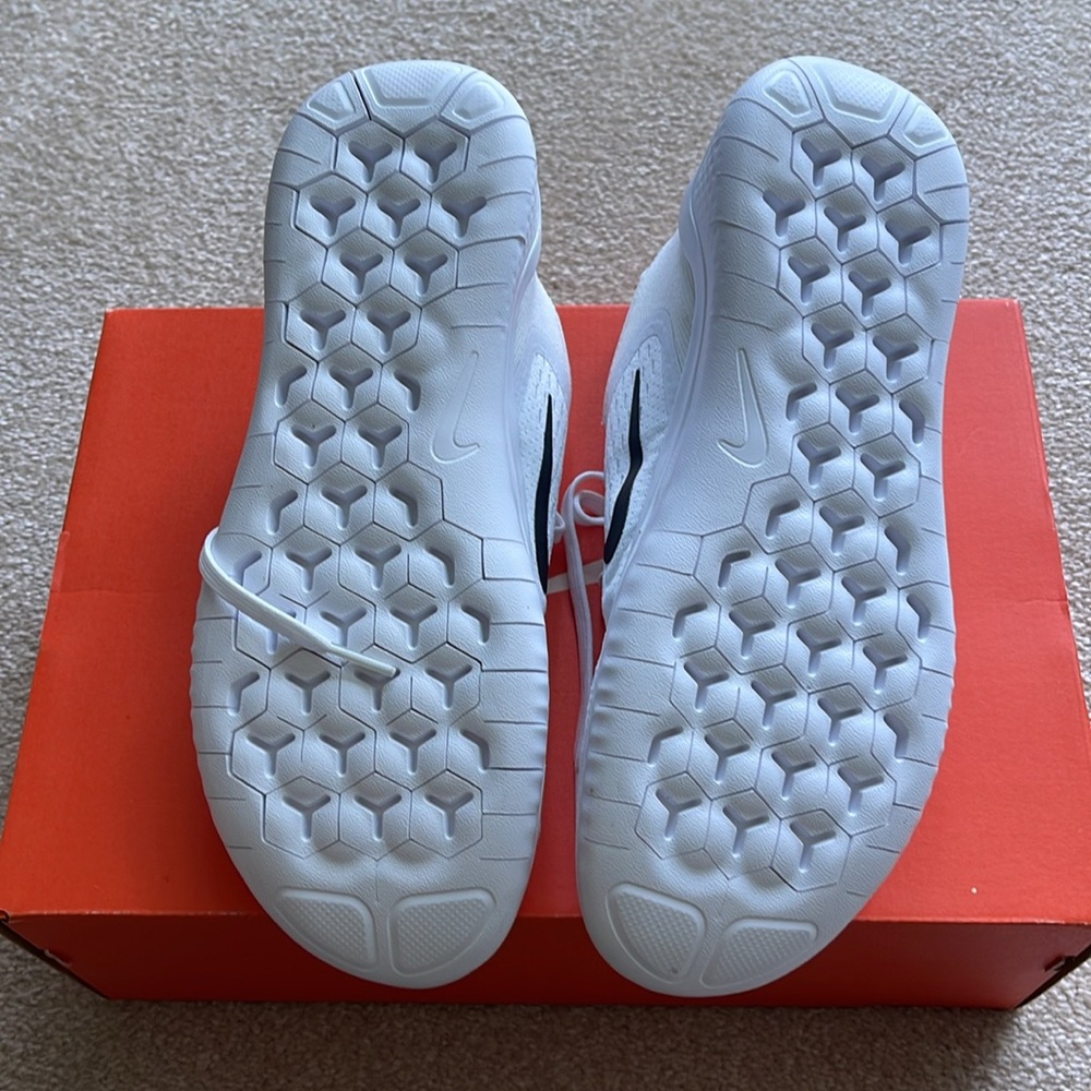 Nike women’s Free RN Shoes - Picture 4 of 8